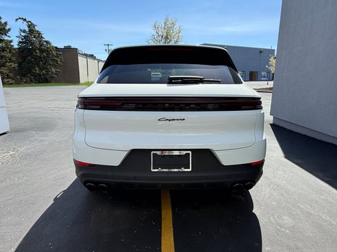 Certified 2025 Porsche Cayenne AWD/4WD image 14