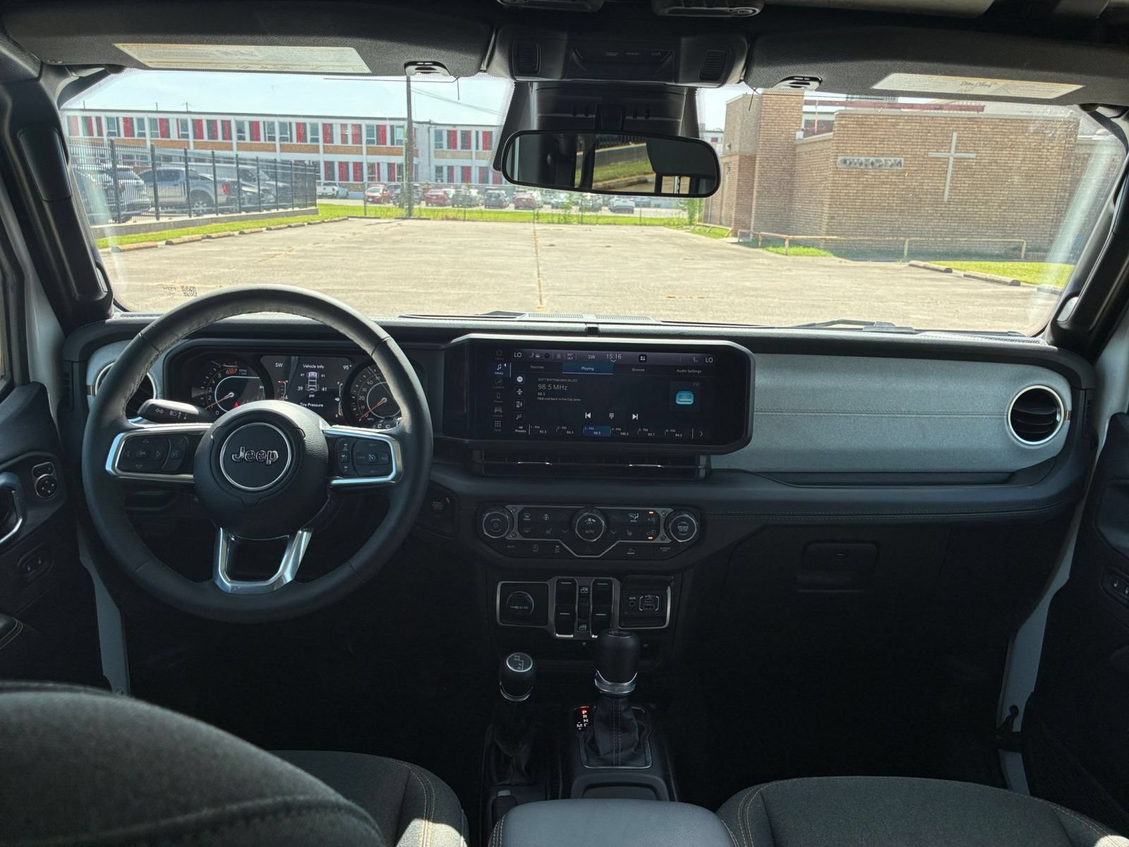 Used 2025 Jeep Wrangler Unlimited Sahara AWD/4WD image 31