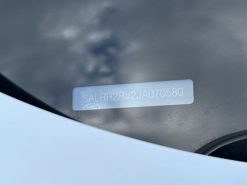 Used 2018 Land Rover Discovery HSE image 40