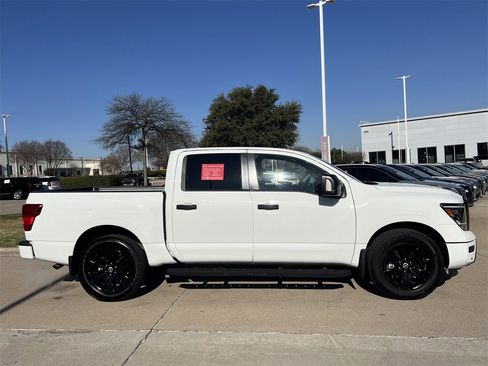 Certified 2024 Nissan Titan SV w/ SV Convenience Package image 3