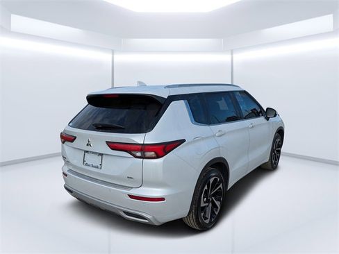 Used 2023 Mitsubishi Outlander SEL image 3
