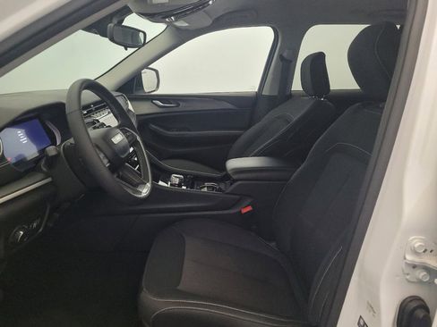 Used 2023 Jeep Grand Cherokee Laredo w/ Luxury Tech Group I AWD/4WD image 17