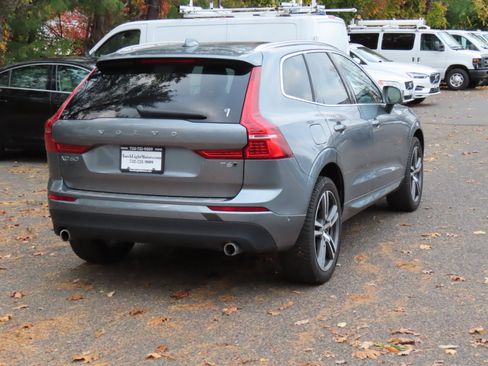 Used 2019 Volvo XC60 T6 Momentum w/ Premium Package image 4