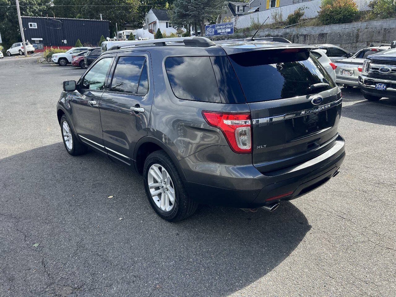 Used 2015 Ford Explorer XLT w/ Equipment Group 201A AWD/4WD image 5