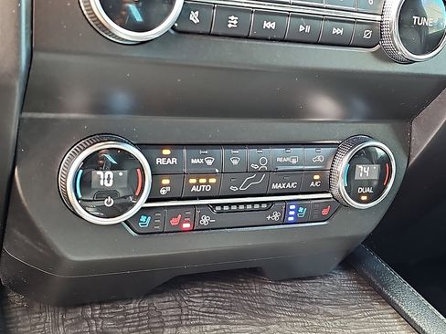 Used 2020 Ford Expedition Max Limited image 19