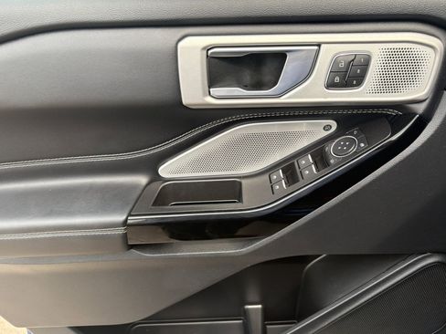 Used 2022 Ford Explorer ST w/ ST Street Pack image 15