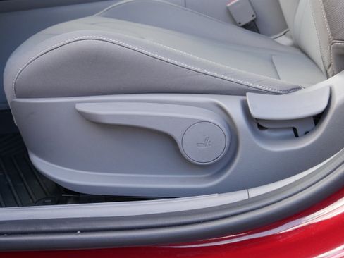 Used 2025 Hyundai Elantra Sport image 13