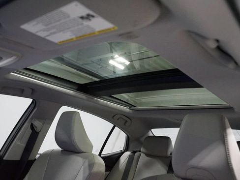 Certified 2025 Toyota Camry XLE FWD image 33