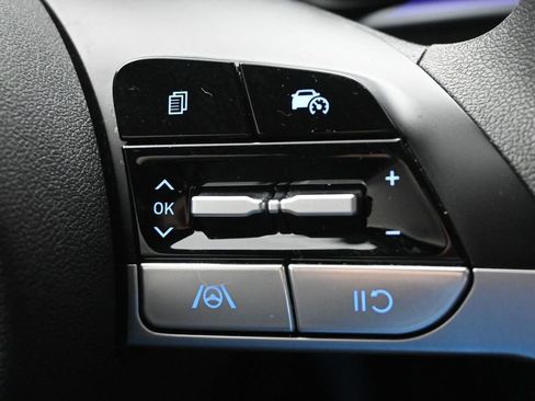 Used 2024 Hyundai Elantra Blue image 28