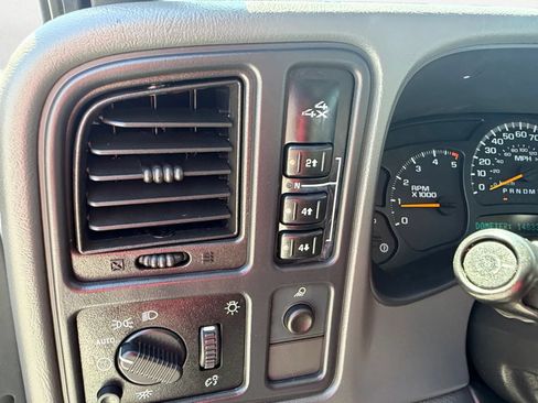 Used 2007 Chevrolet Silverado 2500 LT w/ Heavy-Duty Power Package AWD/4WD image 17