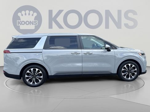 Used 2022 Kia Carnival EX FWD image 8