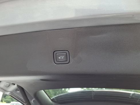 Used 2023 Chevrolet Traverse LT FWD image 26