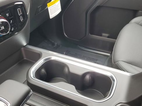 New 2026 GMC Sierra 1500 SLT w/ SLT Premium Package image 18