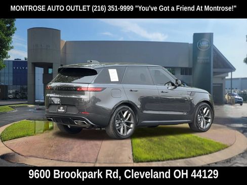 Used 2024 Land Rover Range Rover Sport SE AWD/4WD image 4