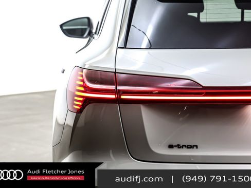 Used 2022 Audi e-tron Chronos image 15