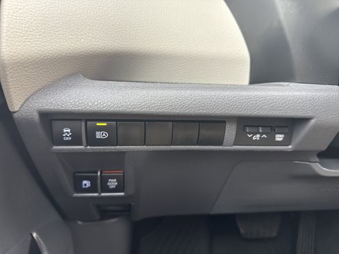 Certified 2024 Toyota Sienna XLE image 19