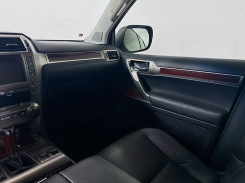 Used 2016 Lexus GX 460 w/ Premium Package AWD/4WD image 22