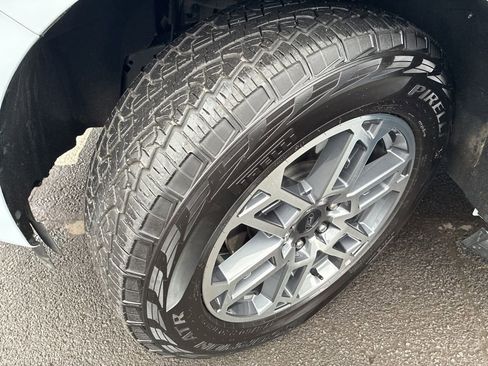 Used 2025 Ford Expedition Active AWD/4WD image 9