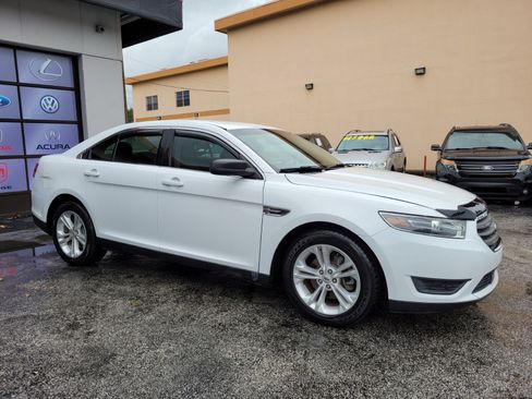 Used 2016 Ford Taurus SE image 16