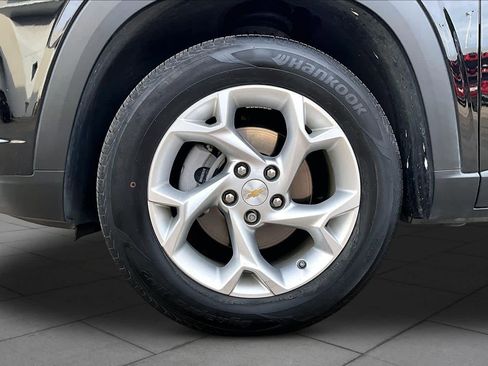 Used 2025 Chevrolet Trax LS w/ LS Convenience Package FWD image 11