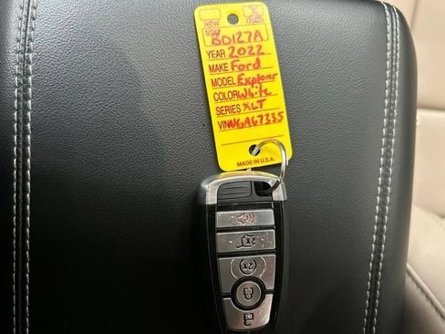 Used 2022 Ford Explorer XLT w/ Equipment Group 202A AWD/4WD image 19