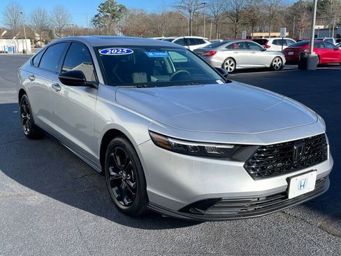 Certified 2025 Honda Accord SE image 8