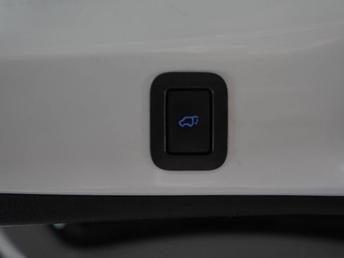 Used 2018 Toyota Highlander XLE AWD/4WD image 19