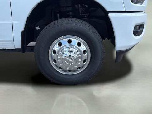 New 2026 RAM 3500 Big Horn AWD/4WD image 8