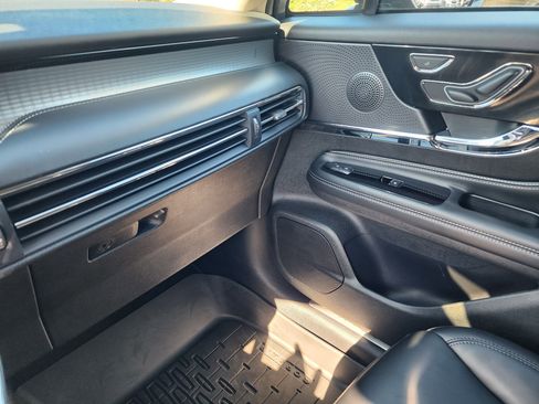 Used 2025 Lincoln Corsair FWD image 35