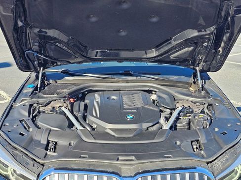 Used 2022 BMW 740i w/ M Sport Package image 26