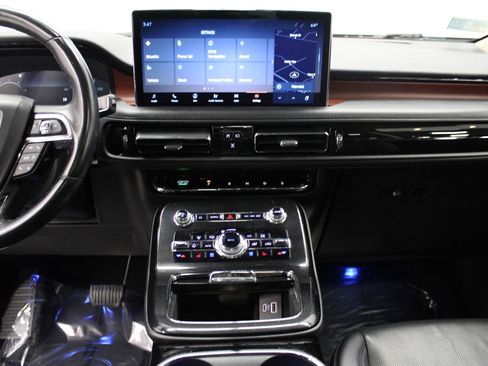 Used 2022 Lincoln Nautilus Reserve image 26
