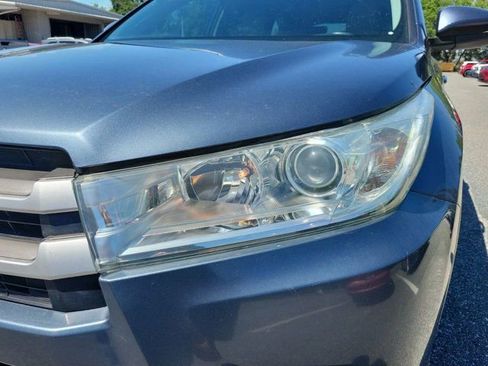 Used 2019 Toyota Highlander XLE image 16