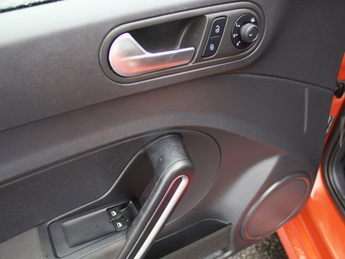 Used 2016 Volkswagen Beetle 1.8T S image 9