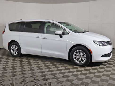 Used 2023 Chrysler Voyager LX FWD image 12