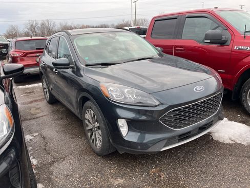 Used 2022 Ford Escape Titanium w/ Class II Trailer Tow Package image 16