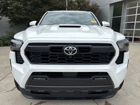 Used 2024 Toyota Tacoma TRD Sport w/ TRD Sport Premium Package AWD/4WD image 5
