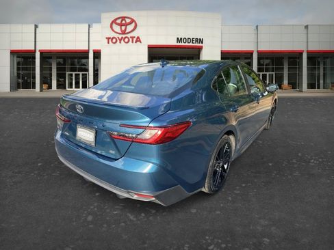 Used 2025 Toyota Camry SE FWD image 5