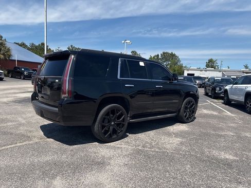 Used 2018 Cadillac Escalade Luxury AWD/4WD image 4