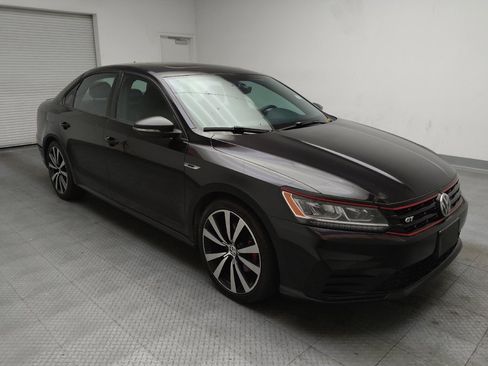 Used 2018 Volkswagen Passat 3.6 FWD image 13