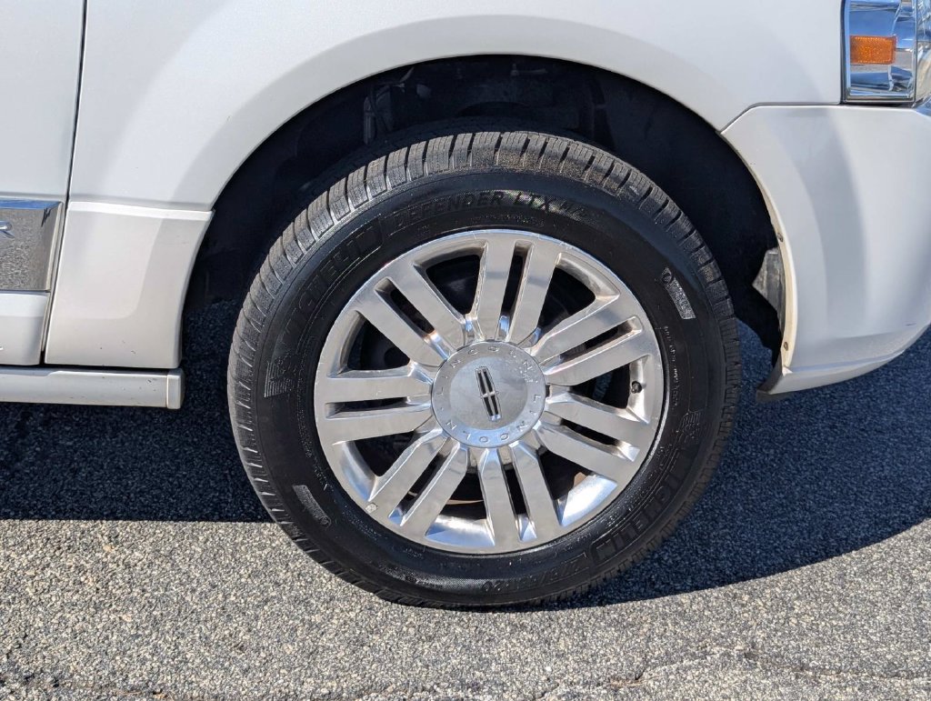 Used 2014 Lincoln Navigator 2WD image 6