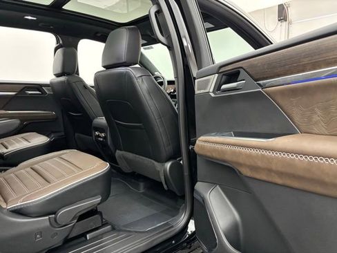 New 2026 GMC Acadia Denali Ultimate w/ LPO, Floor Liner Package AWD/4WD image 41