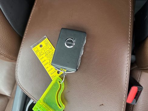 Certified 2023 Volvo XC90 B6 Plus w/ Protection Package Premier image 33