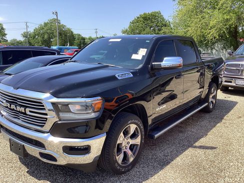 Used 2024 RAM 1500 Laramie AWD/4WD image 1