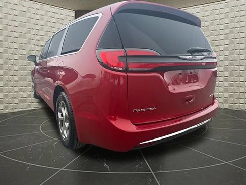 Certified 2024 Chrysler Pacifica Limited FWD image 5