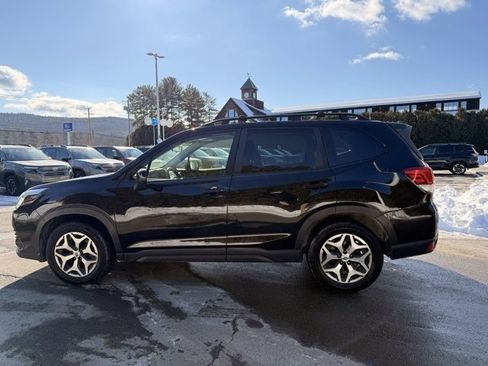 Used 2023 Subaru Forester Premium image 9