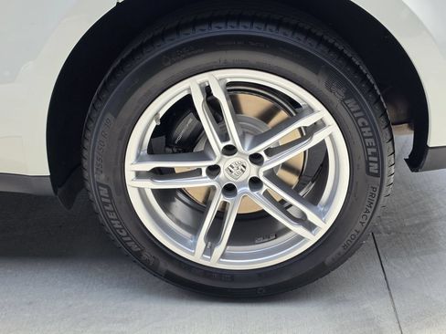 Certified 2023 Porsche Macan AWD/4WD image 29