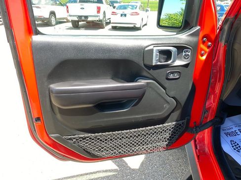 Used 2018 Jeep Wrangler Rubicon AWD/4WD image 13
