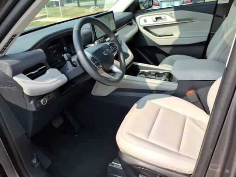 Used 2025 Ford Explorer Active w/ Active Comfort Package AWD/4WD image 10