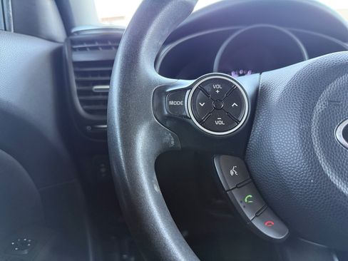 Used 2016 Kia Soul + FWD image 18