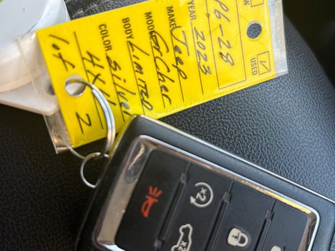 Used 2023 Jeep Grand Cherokee Limited image 18